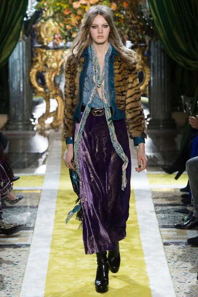 Look 7